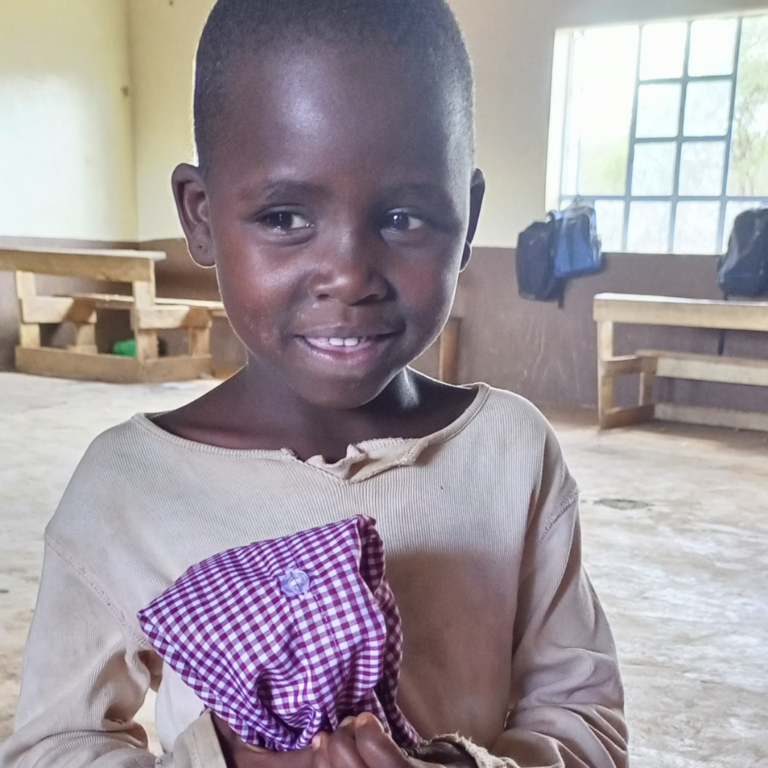 Sylvia mit ihrer neuen Uniform