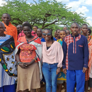 Agnes in Mperrishi mit Eltern und Lehrern